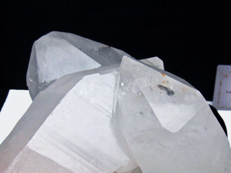 水晶クラスター 1.7Kg 原石 ブラジル ミナスジェライス州 コリント産 一点物 台座付属 レムリアンシード 182-8105