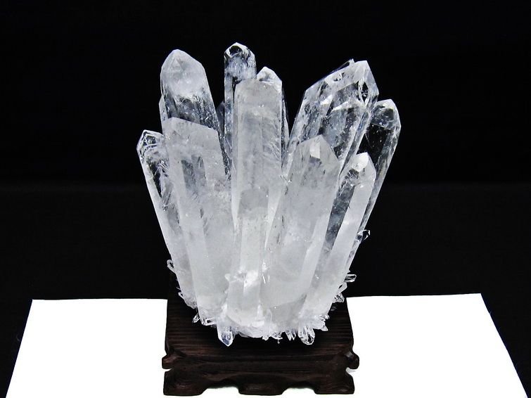1.1Kg 水晶 クラスター 水晶 原石 台座付属 一点物 182-8364