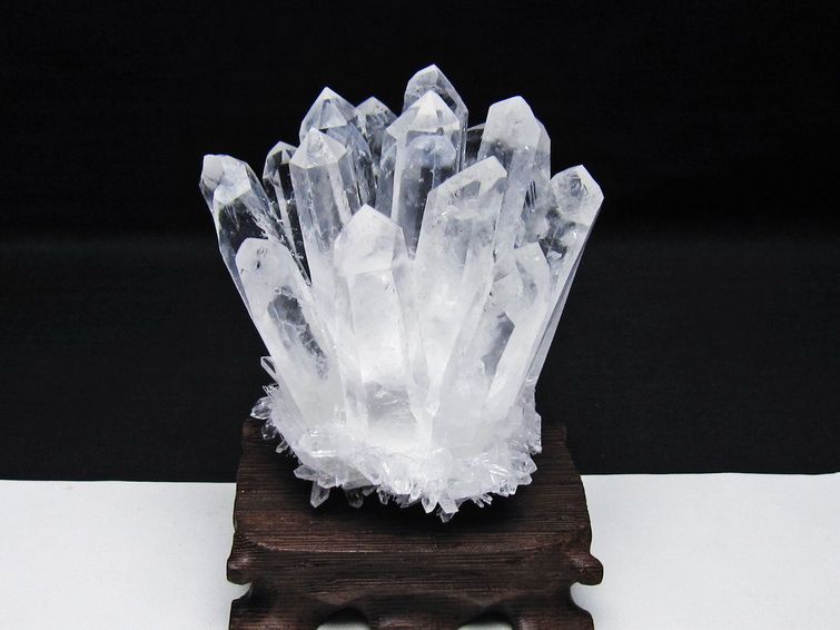 水晶 クラスター 水晶 原石 台座付属 一点物 182-8571