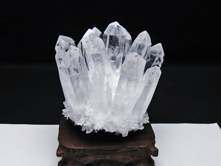 水晶 クラスター 水晶 原石 台座付属 一点物 182-8578