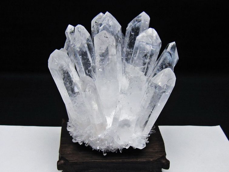 水晶 クラスター 水晶 原石 台座付属 一点物 182-8601