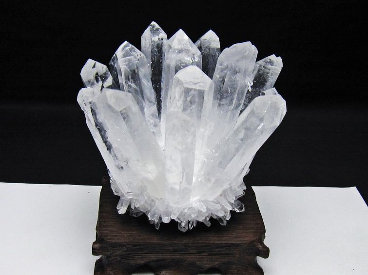 水晶 クラスター 水晶 原石 台座付属 一点物 182-8649