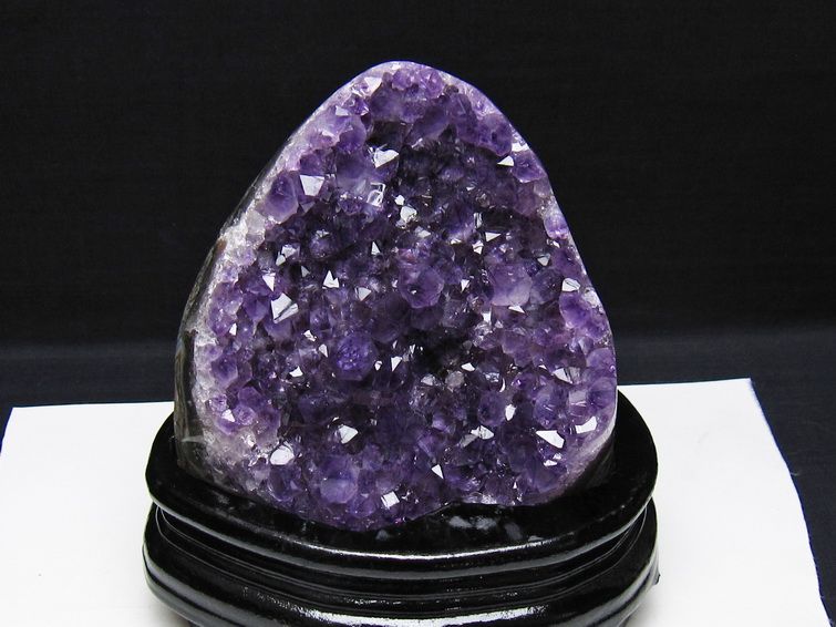 1Kg アメジスト クラスター ウルグアイ産 アメジスト 原石 amethyst 台座付属 一点物 182-8772