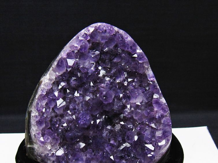 1Kg アメジスト クラスター ウルグアイ産 アメジスト 原石 amethyst 台座付属 一点物 182-8772