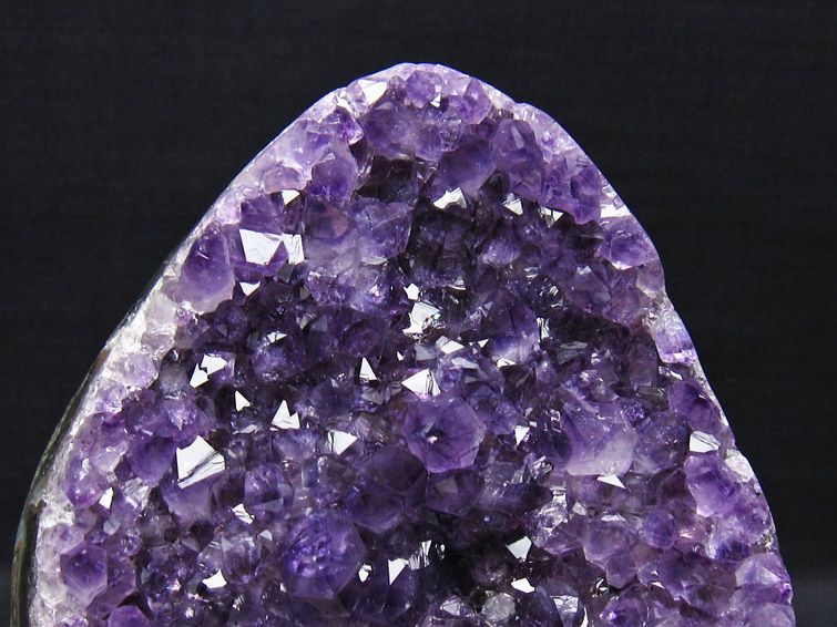 1Kg アメジスト クラスター ウルグアイ産 アメジスト 原石 amethyst 台座付属 一点物 182-8772