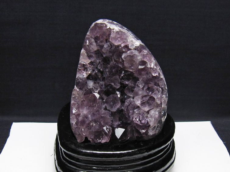 1Kg アメジスト クラスター ウルグアイ産 アメジスト 原石 amethyst 台座付属 一点物 182-8784