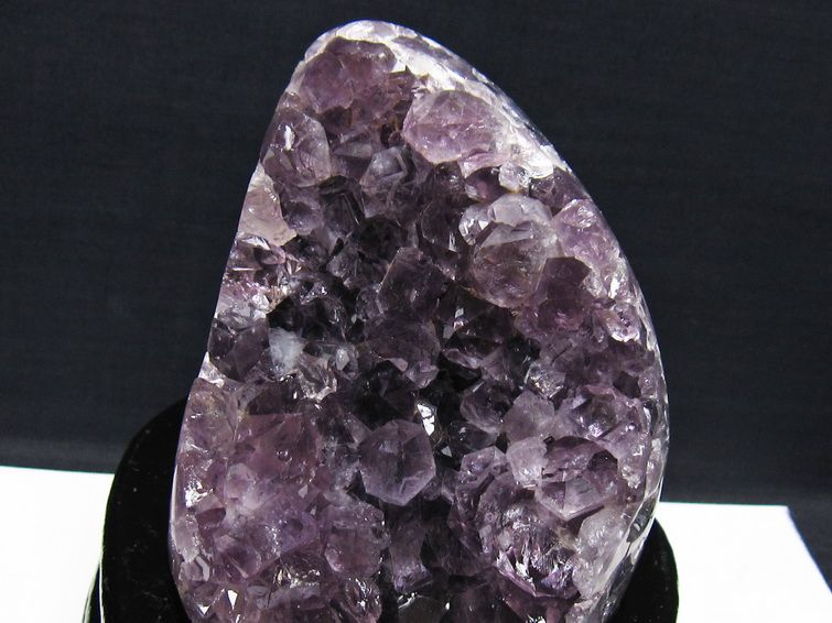 1Kg アメジスト クラスター ウルグアイ産 アメジスト 原石 amethyst 台座付属 一点物 182-8784