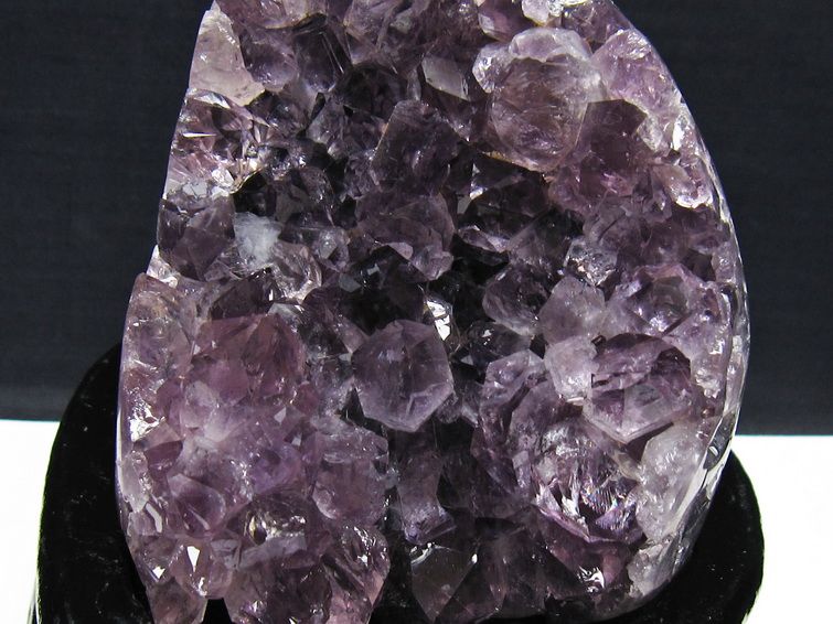 1Kg アメジスト クラスター ウルグアイ産 アメジスト 原石 amethyst 台座付属 一点物 182-8784