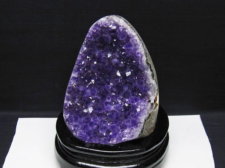 1Kg アメジスト クラスター ウルグアイ産 アメジスト 原石 amethyst 台座付属 一点物 182-8786