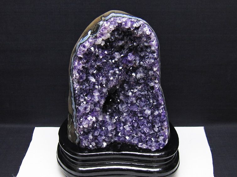 2Kg アメジスト 原石 ウルグアイ産 アメジスト クラスター amethyst 台座付属 一点物 182-8813