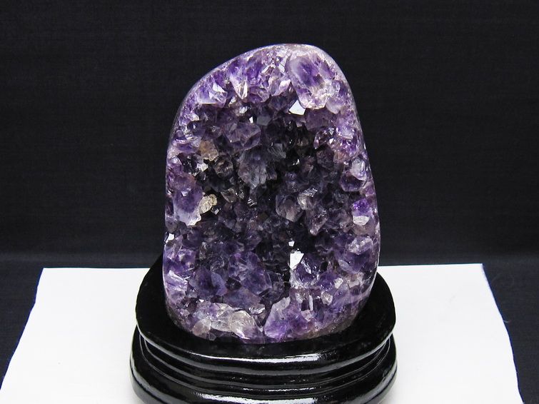 アメジスト クラスター ウルグアイ産 アメジスト 原石 amethyst 台座付属 一点物 182-8823