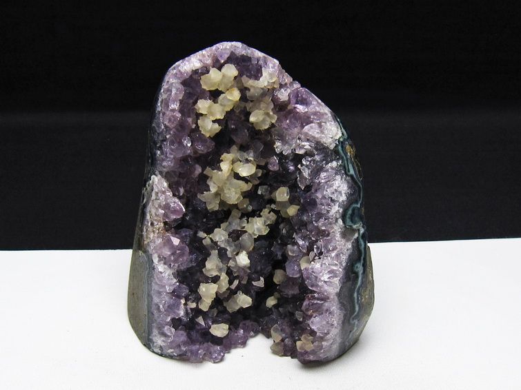アメジスト クラスター ウルグアイ産 アメジスト 原石 amethyst カルサイト共生 一点物 182-8877