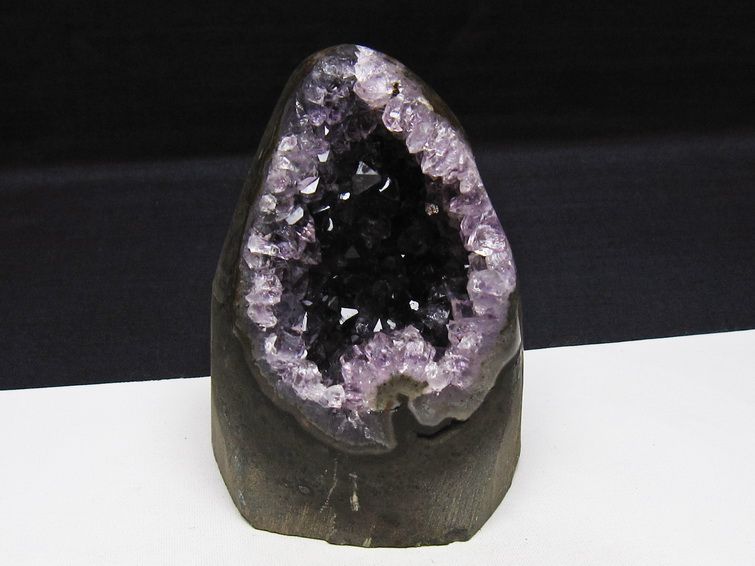 アメジスト クラスター ウルグアイ産 アメジスト 原石 amethyst 一点物 182-8956