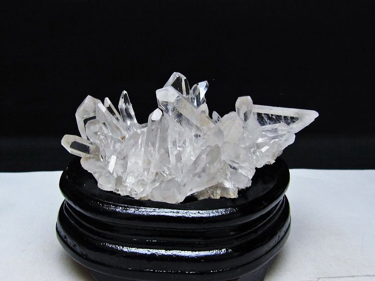 水晶 クラスター マダガスカル産 台座付属 水晶 原石 一点物 182-9388