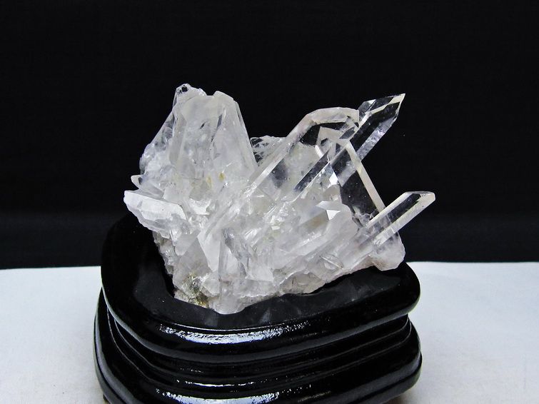 水晶 クラスター マダガスカル産 台座付属 水晶 原石 一点物 182-9393