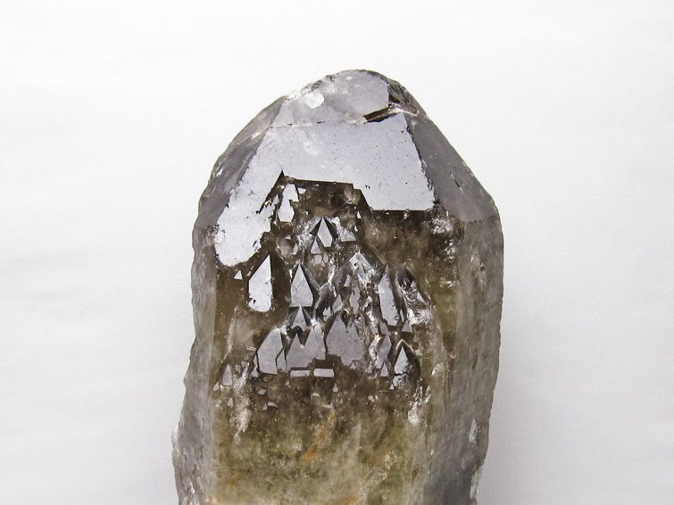 9.5Kg スモーキークォーツ 原石 煙水晶 エレスチャル 台座付属 191-635