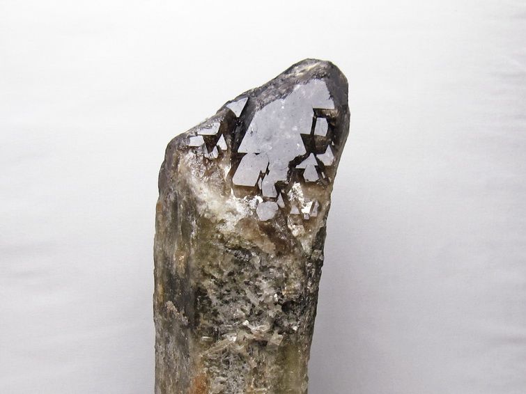 7Kg スモーキークォーツ 原石 煙水晶 エレスチャル 台座付属 191-636