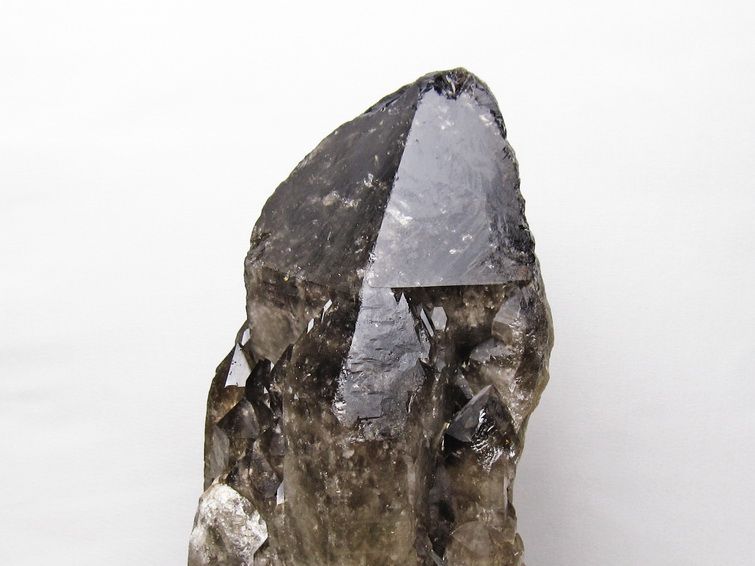 8.9Kg スモーキークォーツ 原石 煙水晶 エレスチャル 台座付属 191-637