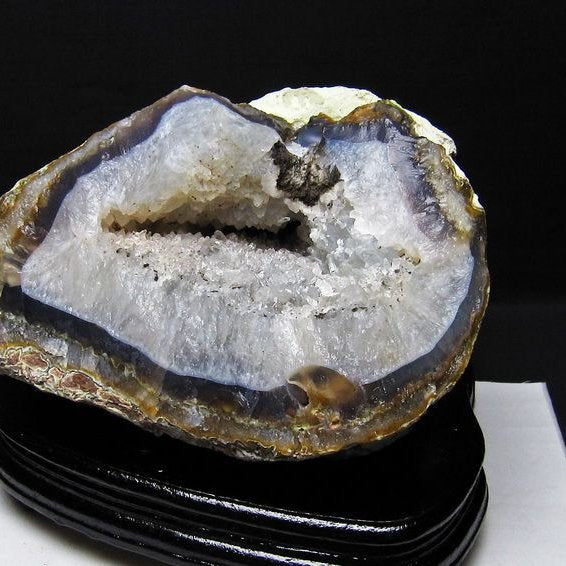 7.2Kg アゲート ジオード 原石 台座付属 カルサイト付き 191-712
