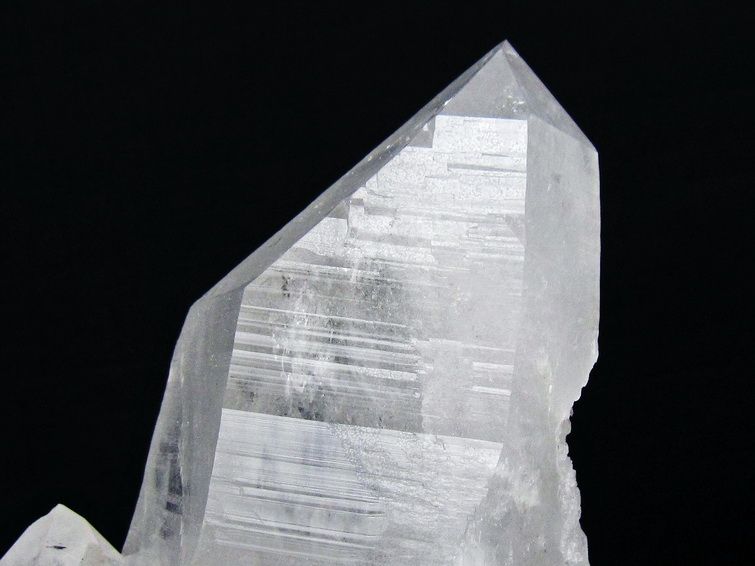 水晶クラスター 2.2Kg 原石 ブラジル ミナスジェライス州 コリント産 一点物 台座付属 レムリアンシード 192-708