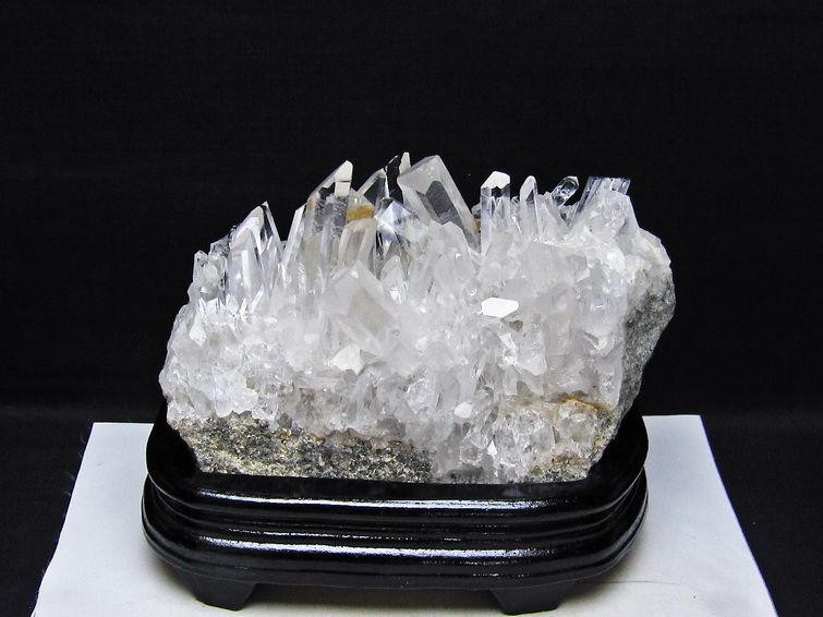2.5Kg 水晶 クラスター マダガスカル産 台座付属 水晶 原石 192-776