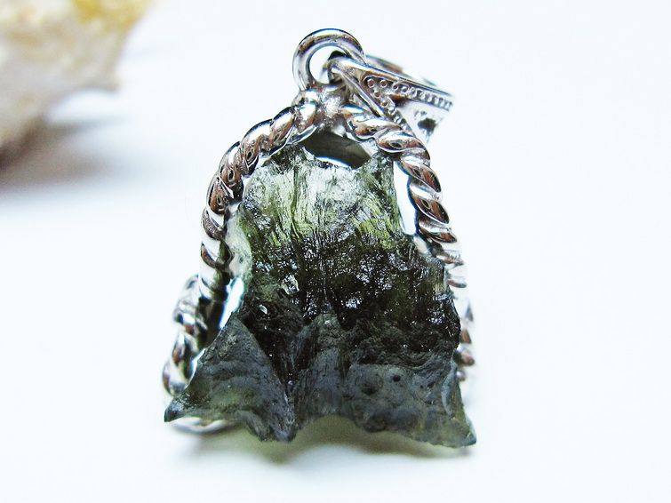 モルダバイト ペンダント 原石 ペンダントトップ 199-400