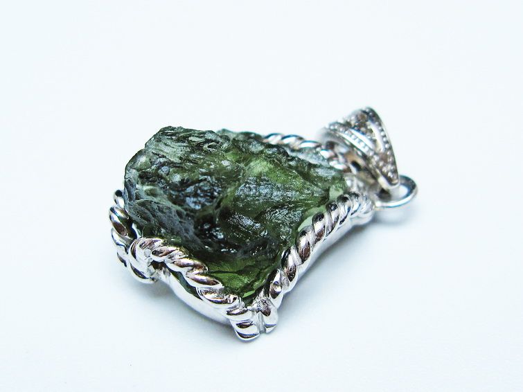 モルダバイト ペンダント 原石 ペンダントトップ 199-402