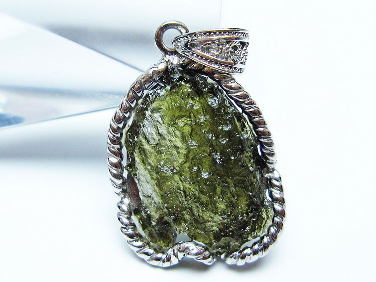 モルダバイト ペンダント 原石 ペンダントトップ 199-414