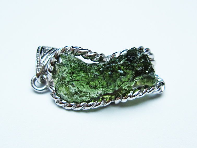 モルダバイト ペンダント 原石 ペンダントトップ 199-415