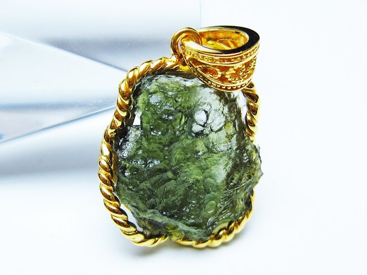 モルダバイト ペンダント 原石 ペンダントトップ 199-418 – 天然石