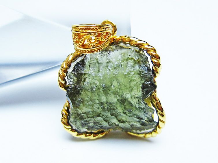 モルダバイト ペンダント 原石 ペンダントトップ 199-419