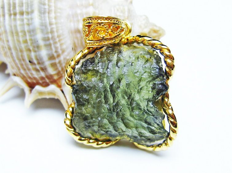 モルダバイト ペンダント 原石 ペンダントトップ 199-419