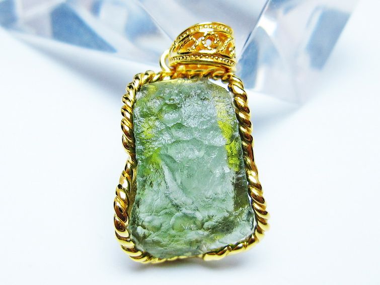 モルダバイト ペンダント 原石 ペンダントトップ 199-420