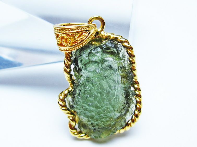 モルダバイト ペンダント 原石 ペンダントトップ 199-421