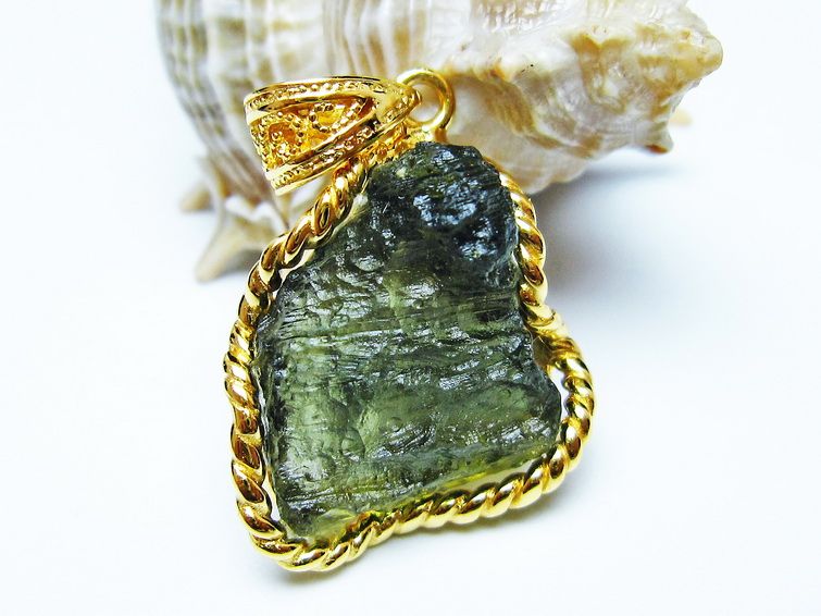 モルダバイト ペンダント 原石 ペンダントトップ 199-422