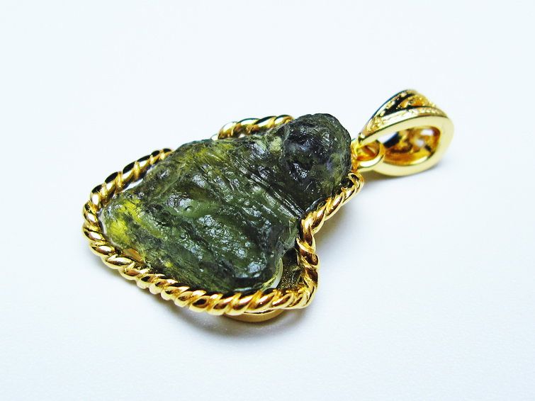 モルダバイト ペンダント 原石 ペンダントトップ 199-422