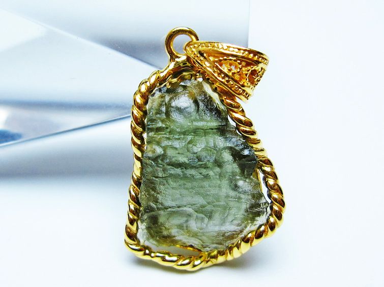 モルダバイト ペンダント 原石 ペンダントトップ 199-423