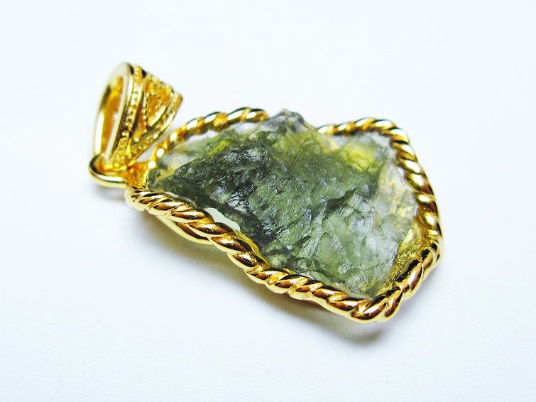 モルダバイト ペンダント 原石 ペンダントトップ 199-423