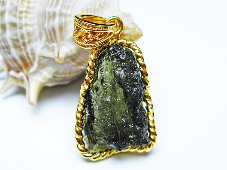 モルダバイト ペンダント 原石 ペンダントトップ 199-424