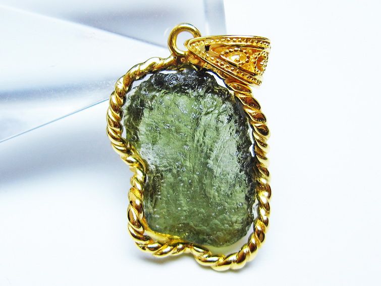 モルダバイト ペンダント 原石 ペンダントトップ 199-425