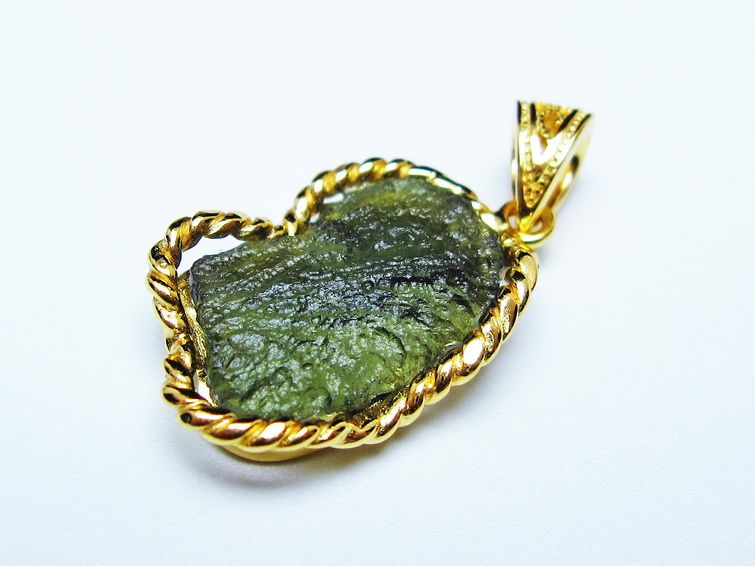 モルダバイト ペンダント 原石 ペンダントトップ 199-425