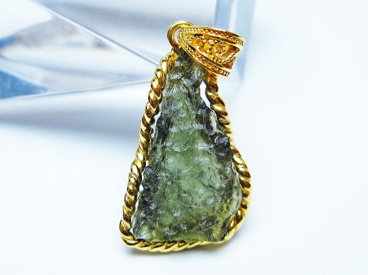 モルダバイト ペンダント 原石 ペンダントトップ 199-426