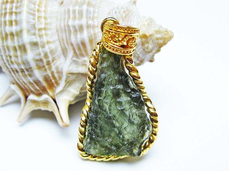 モルダバイト ペンダント 原石 ペンダントトップ 199-426