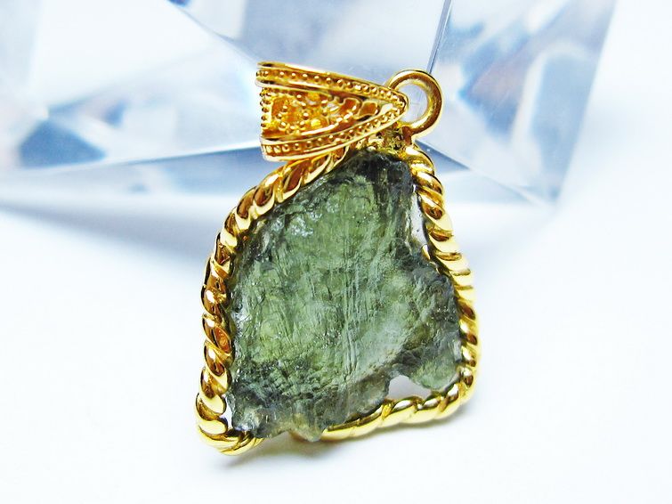 モルダバイト ペンダント 原石 ペンダントトップ 199-427