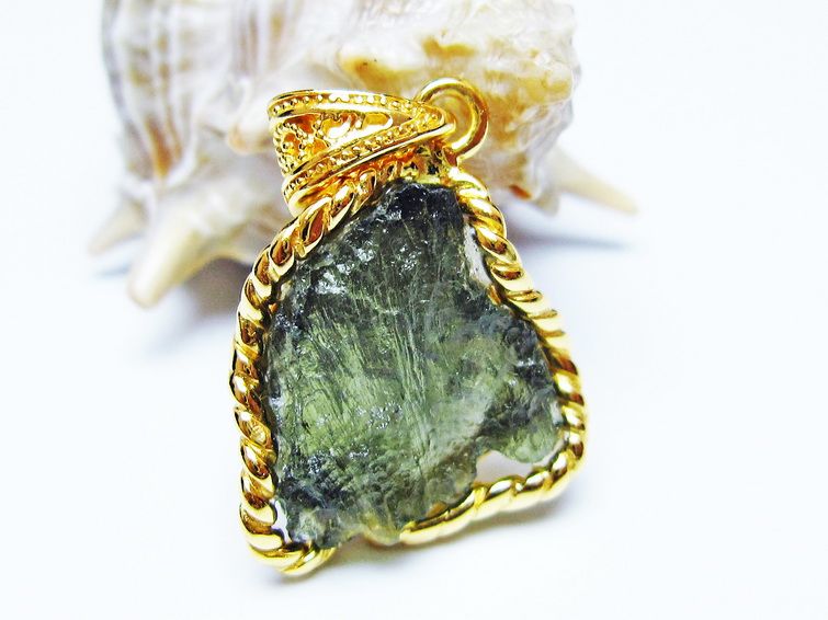 モルダバイト ペンダント 原石 ペンダントトップ 199-427