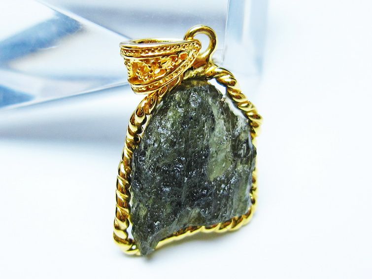 モルダバイト ペンダント 原石 ペンダントトップ 199-428
