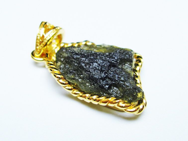 モルダバイト ペンダント 原石 ペンダントトップ 199-428