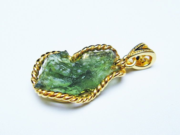 モルダバイト ペンダント 原石 ペンダントトップ 199-429 – 天然石