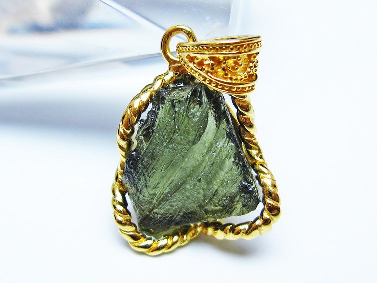 モルダバイト ペンダント 原石 ペンダントトップ 199-430