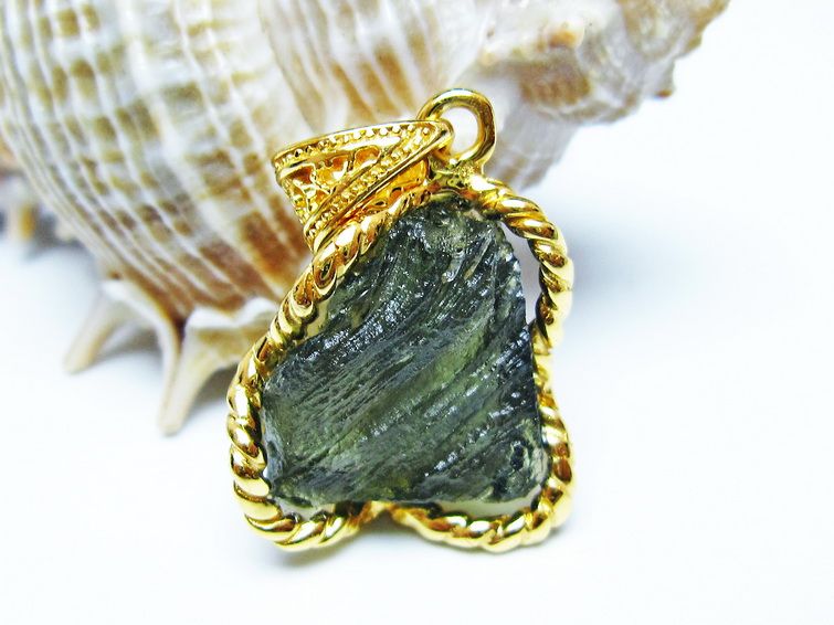 モルダバイト ペンダント 原石 ペンダントトップ 199-430